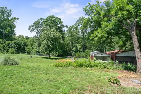 Exterior - 3219 Us 70 E Hwy E, Morganton, NC 28655 photo 4 of 7