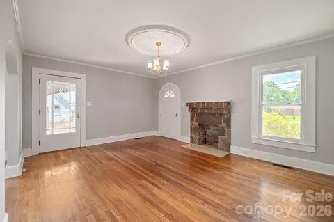 Living - 3219 Us 70 E Hwy E, Morganton, NC 28655 photo 4 of 6