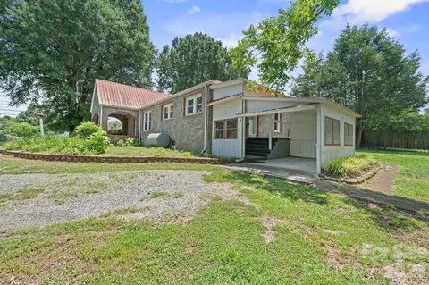 Exterior - 3219 Us 70 E Hwy E, Morganton, NC 28655 photo 6 of 7