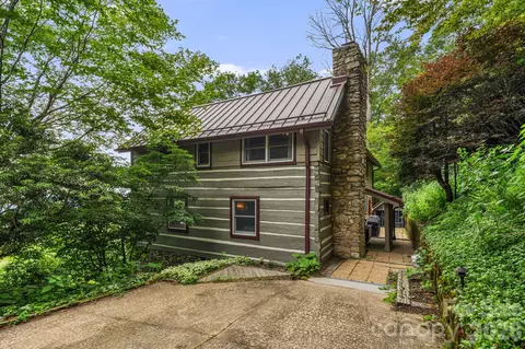 692 Mckinney Gap Dr, Mars Hill, NC 28754