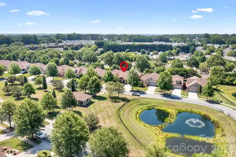127 Brawley Point Cir, Mooresville, NC 28117