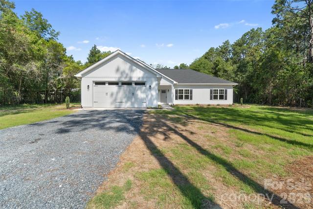 120 N Grape St, Pinebluff, NC 28373