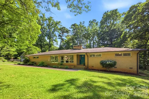 7008 Linda Lake Dr, Charlotte, NC 28215