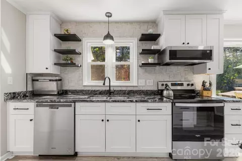 Kitchen - 1171 37th Avenue Ne Dr NE, Hickory, NC 28601 photo 2 of 3