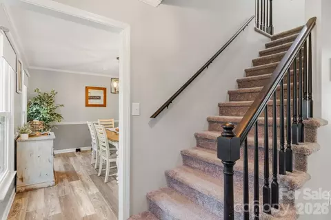 Entry Way - 1171 37th Avenue Ne Dr NE, Hickory, NC 28601 photo 2 of 2