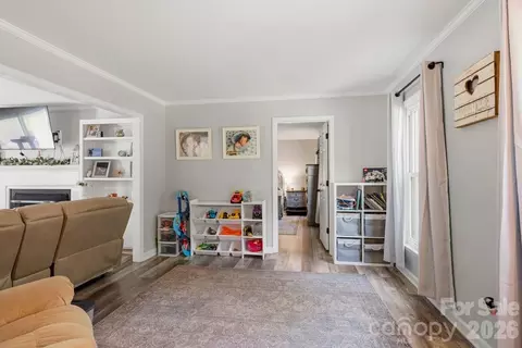 Entry Way - 1171 37th Avenue Ne Dr NE, Hickory, NC 28601 photo 1 of 2