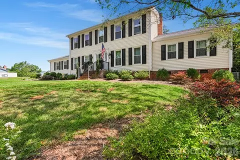 Exterior - 1171 37th Avenue Ne Dr NE, Hickory, NC 28601 photo 1 of 4
