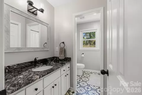 Bath - 1171 37th Avenue Ne Dr NE, Hickory, NC 28601 photo 3 of 4