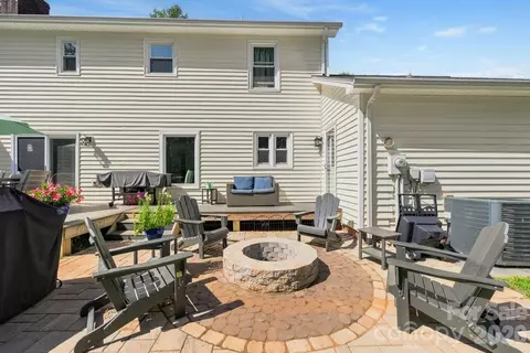 Exterior - 1171 37th Avenue Ne Dr NE, Hickory, NC 28601 photo 3 of 4