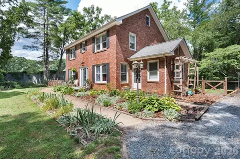 29 Chance Cove Ln, Asheville, NC 28806