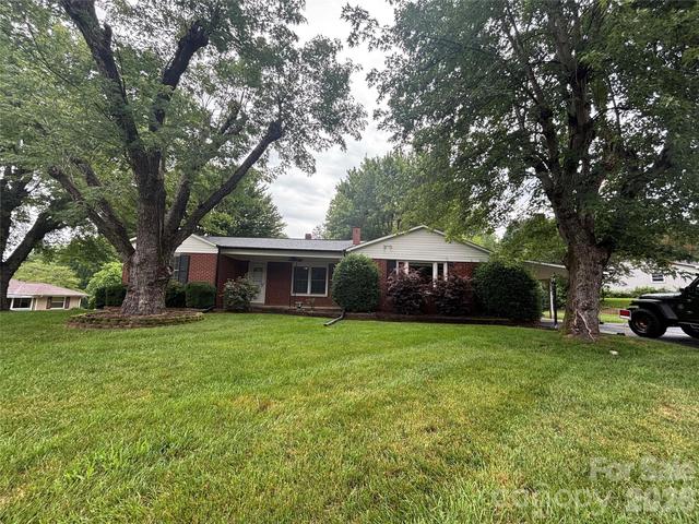327 Arrowood Se St SE, Lenoir, NC 28645