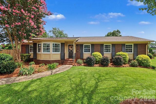 3330 Woodleaf Rd, Charlotte, NC 28205