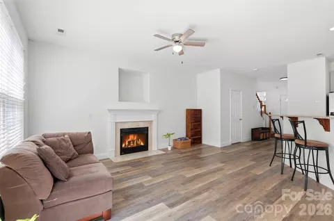 Living - 700 Shellstone Pl, Fort Mill, SC 29708 photo 4 of 4