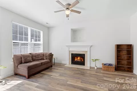 Living - 700 Shellstone Pl, Fort Mill, SC 29708 photo 2 of 4