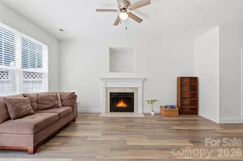 Living - 700 Shellstone Pl, Fort Mill, SC 29708 photo 3 of 4
