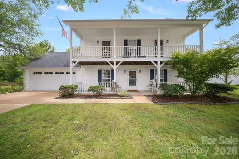 1040 Thorncrest Dr, Fletcher, NC 28732