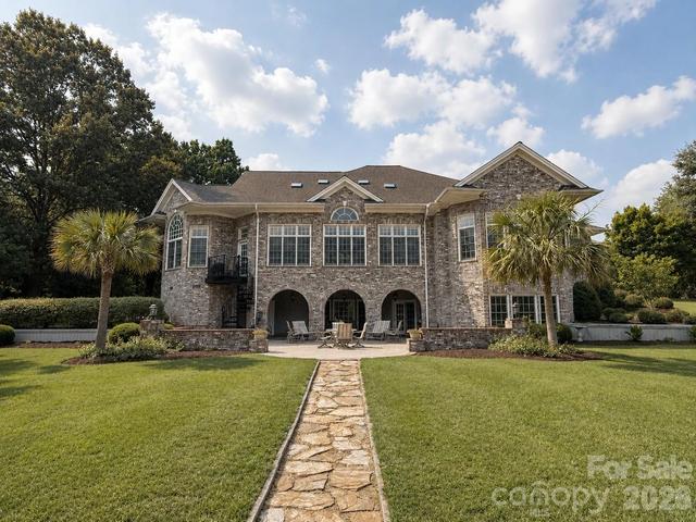 747 Shoreline Dr, Lancaster, SC 29720