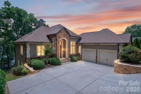3225 Lake Pointe Dr, Belmont, NC 28012