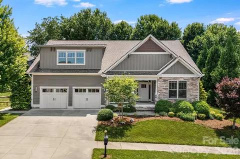 60 Barnrock Dr, Mills River, NC 28759