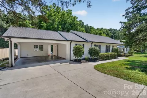 4124 Bridgewood Ln, Charlotte, NC 28226