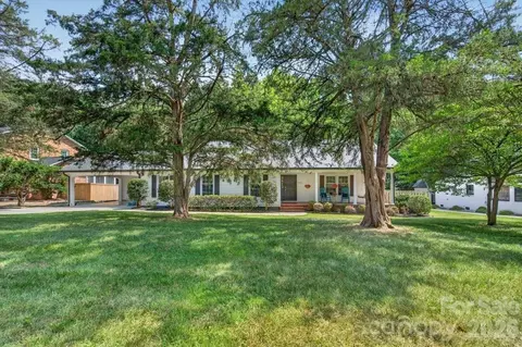 4124 Bridgewood Ln, Charlotte, NC 28226