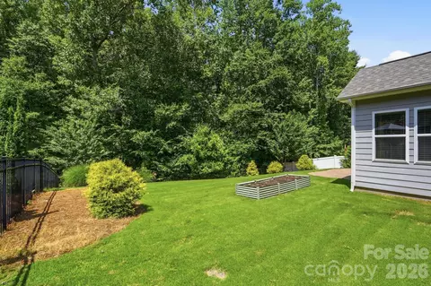 Exterior - 5111 Devonshire Rd, Denver, NC 28037 photo 2 of 3