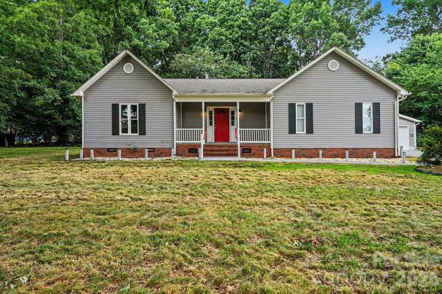 2684 Tiffany St, Conover, NC 28613