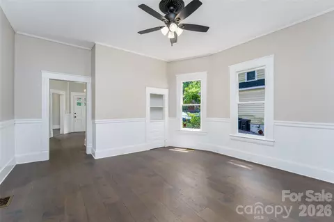 Living - 302 Maurice St, Monroe, NC 28112 photo 2 of 6