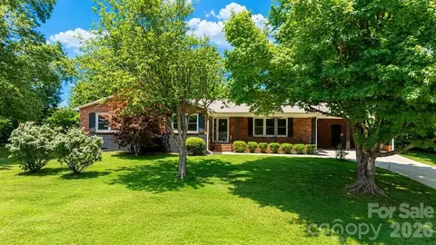 706 Hedrick Dr, Statesville, NC 28677