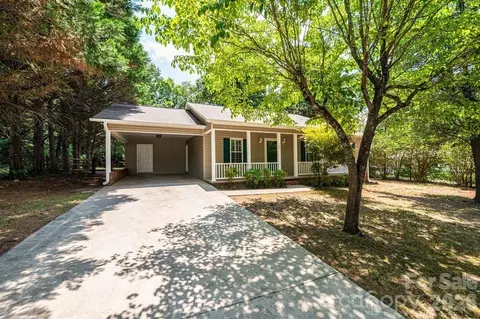 185 Hickman Ave, Hudson, NC 28638