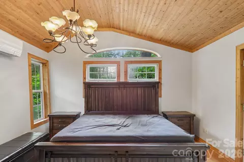 Bedroom - 61 Bo Diddly Ln, Cedar Mountain, NC 28718 photo 4 of 5
