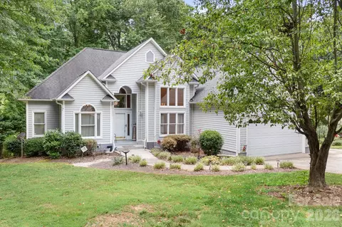 135 Pinecroft Ct, Troutman, NC 28166