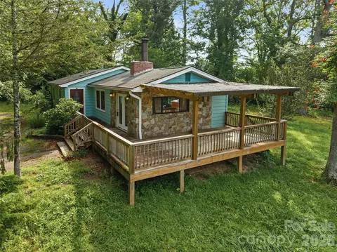 1705 Willow Rd, Hendersonville, NC 28739