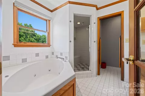 Bath - 3010 Eaker Dr, Cherryville, NC 28021 photo 2 of 5