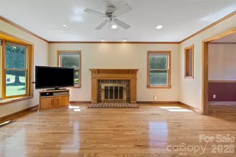Living - 3010 Eaker Dr, Cherryville, NC 28021 photo 2 of 4