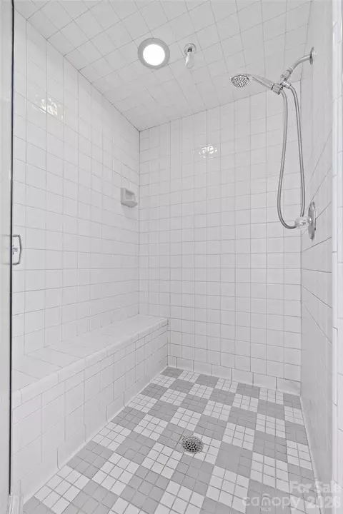 Bath - 3010 Eaker Dr, Cherryville, NC 28021 photo 3 of 5