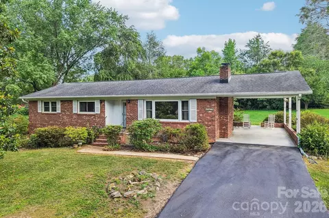 3157 Florida Dr, Hendersonville, NC 28792
