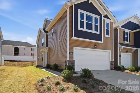 5204 Wyes Oak Ln, Charlotte, NC 28269