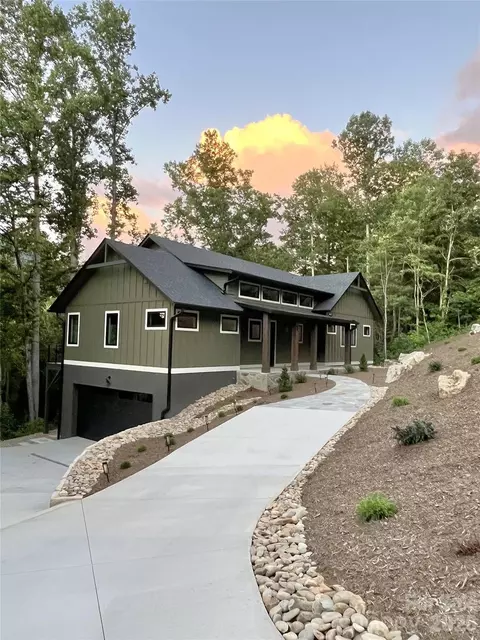 93 Village Pointe Ln, Asheville, NC 28803