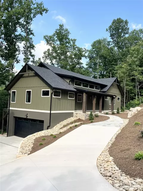 93 Village Pointe Ln, Asheville, NC 28803