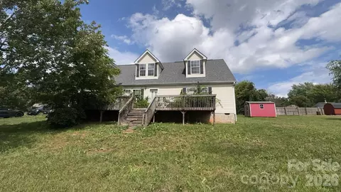 19 Honey Skipper Ln, Candler, NC 28715