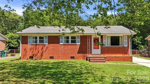 6805 Ellendale Dr, Charlotte, NC 28217
