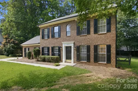 8802 Tarpan Ct, Charlotte, NC 28216