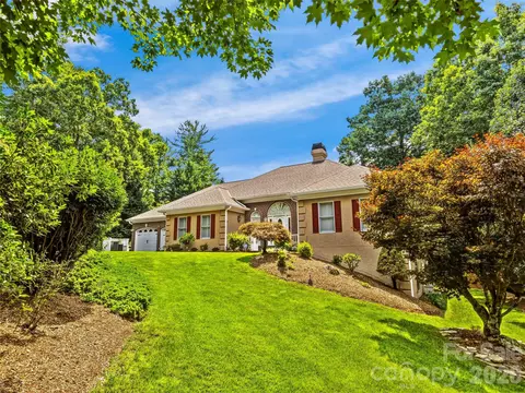 200 Teaberry Ln, Hendersonville, NC 28739
