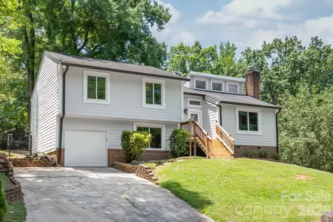 10129 Eagle Ct, Charlotte, NC 28277