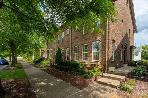 11201 Cedar Walk Ln, Charlotte, NC 28277