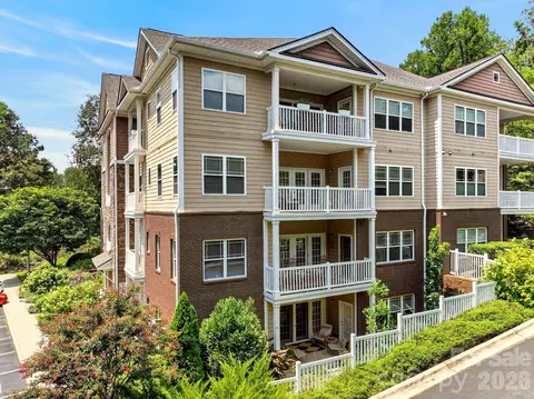 40 Hyannis 202 Dr #202, Asheville, NC 28804