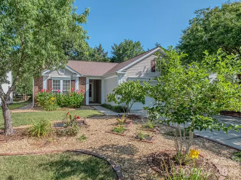 13050 Planters Row Dr, Charlotte, NC 28278