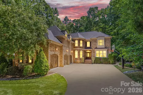 3030 Ashford Glen Dr, Matthews, NC 28104
