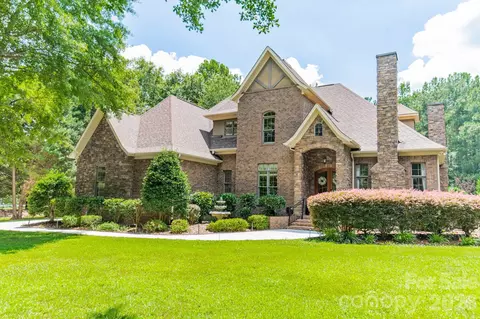 215 Blue River Rd, Lake Wylie, SC 29710
